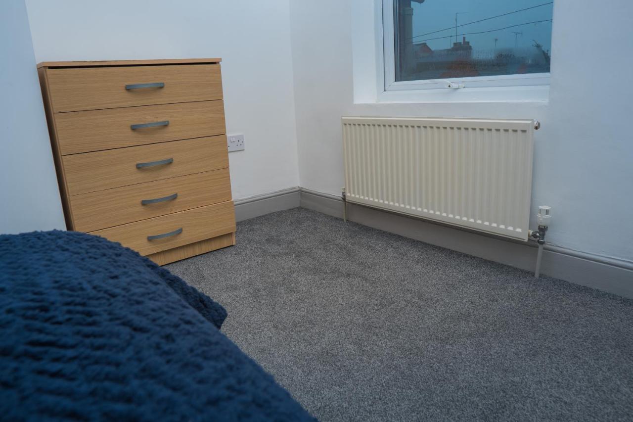The Highfield Villa, 5 Bedrooms, Northampton Centre, Sleeps 10 Exterior photo