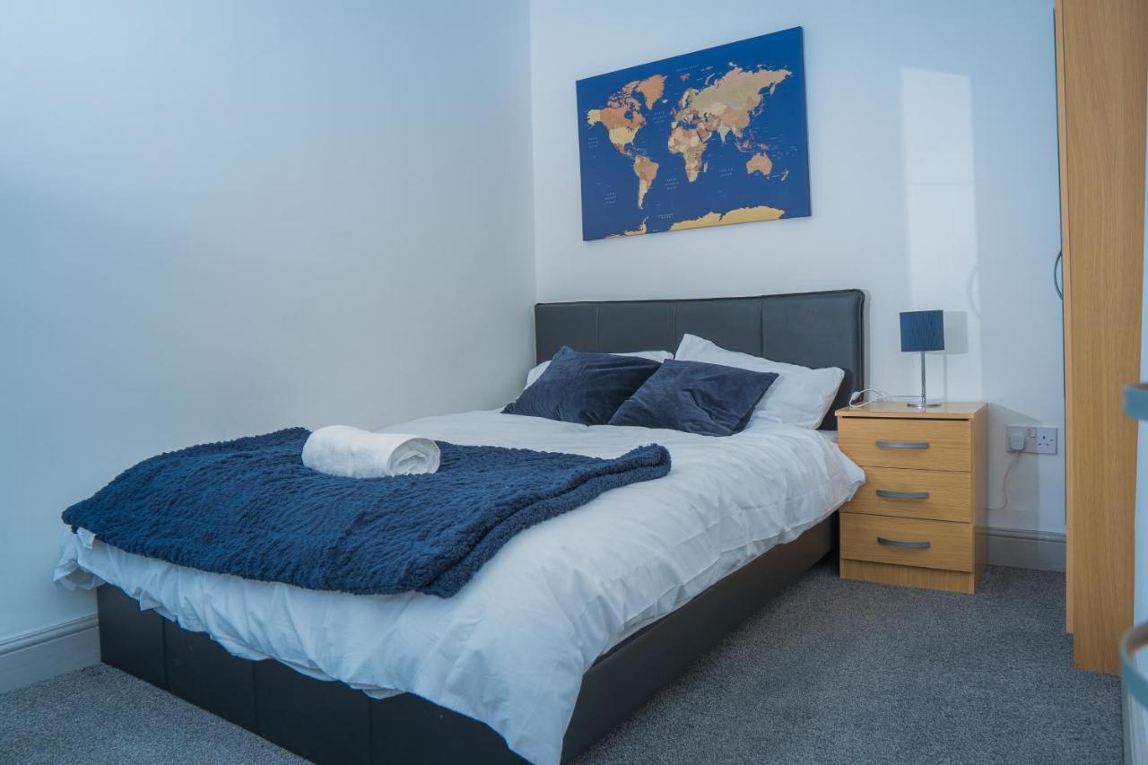 The Highfield Villa, 5 Bedrooms, Northampton Centre, Sleeps 10 Exterior photo