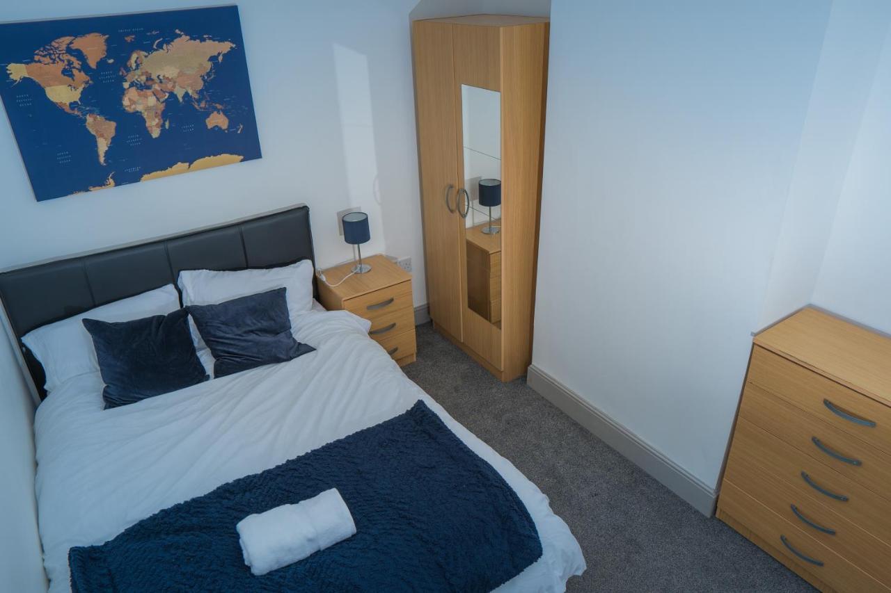 The Highfield Villa, 5 Bedrooms, Northampton Centre, Sleeps 10 Exterior photo