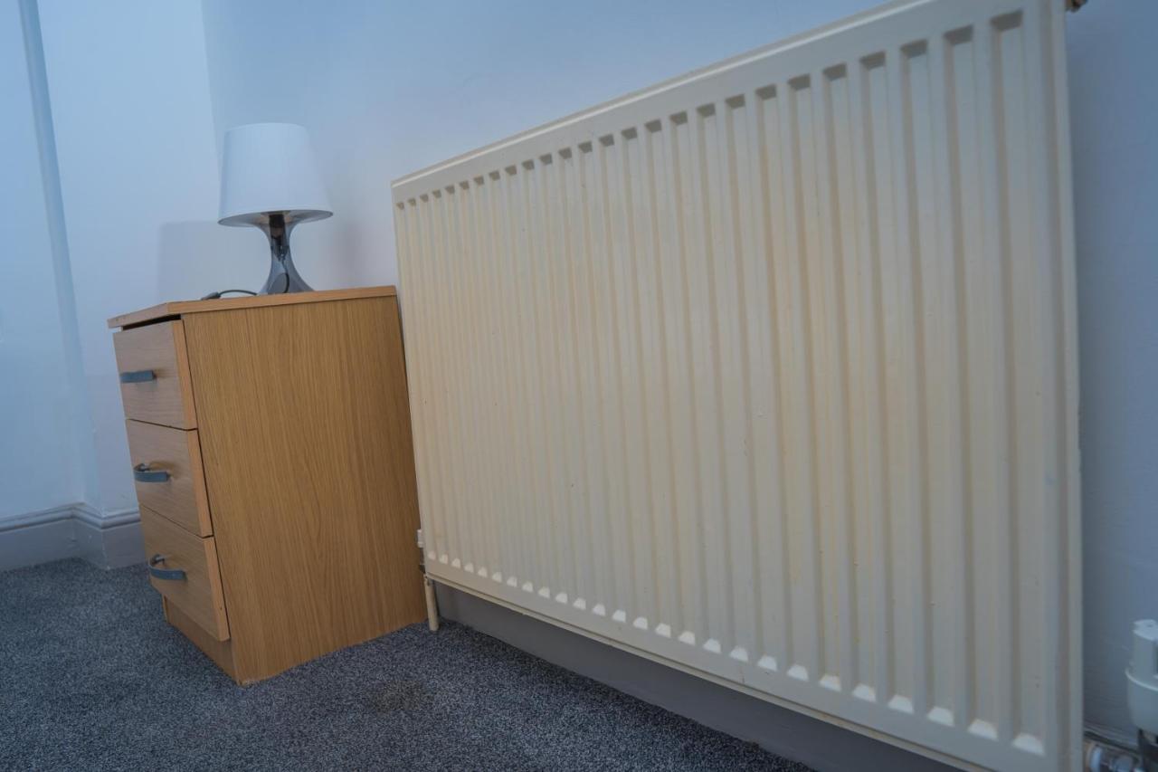 The Highfield Villa, 5 Bedrooms, Northampton Centre, Sleeps 10 Exterior photo