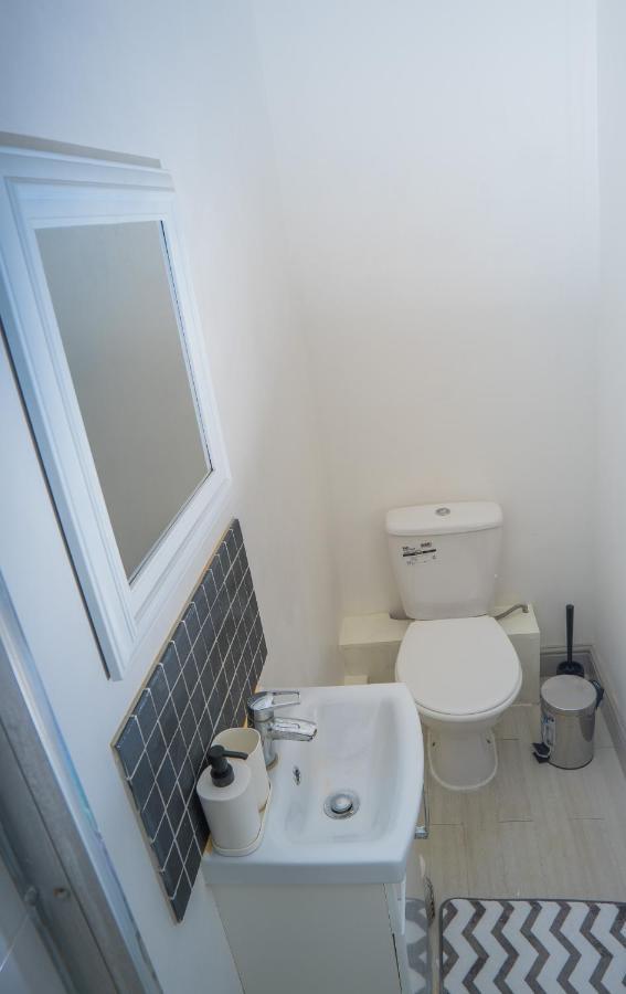 The Highfield Villa, 5 Bedrooms, Northampton Centre, Sleeps 10 Exterior photo